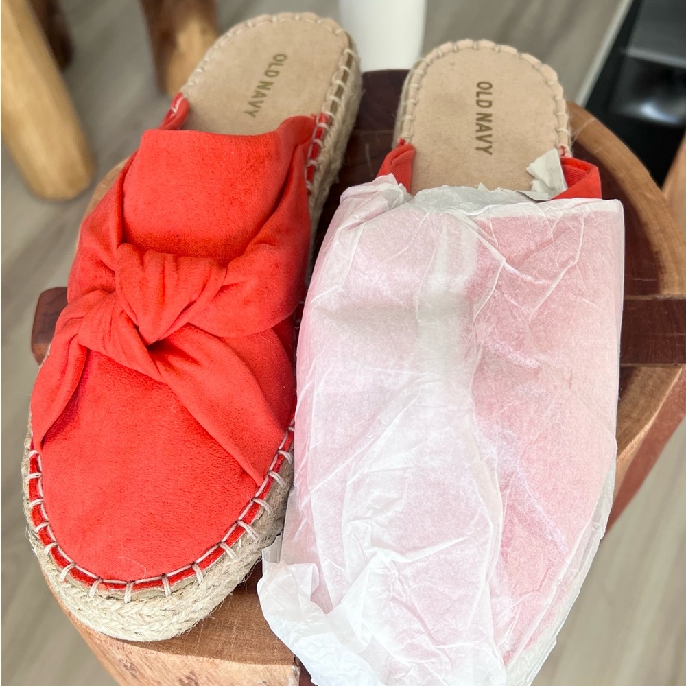 Women’s shoe. Slide on mules.